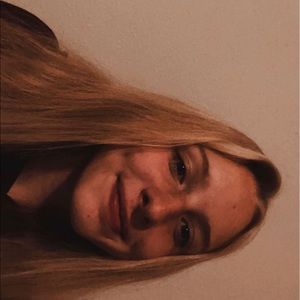 Meet your Posher, Chloe